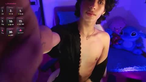 Snapshot of saanti_foxs chatting on September 15, 2025, 1:27 am Santi online show from September 15, 2025, 1:27 am