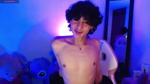 Snapshot of saanti_foxs chatting on September 21, 2025, 12:45 am Santi online show from September 21, 2025, 12:45 am