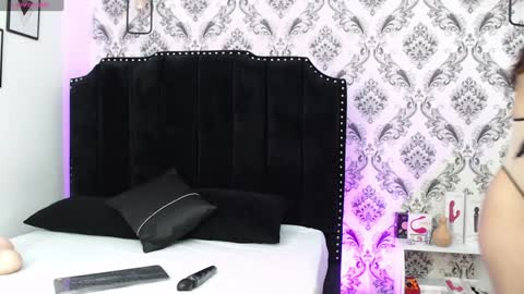 Saara Brown online show from February 6, 2025, 12:48 pm