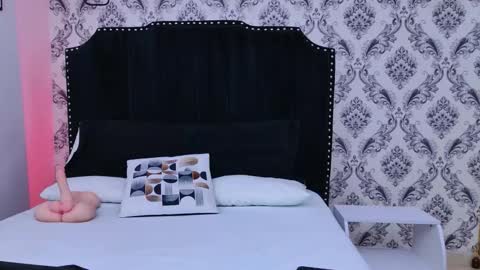 Saara Brown online show from October 17, 2025, 12:08 pm