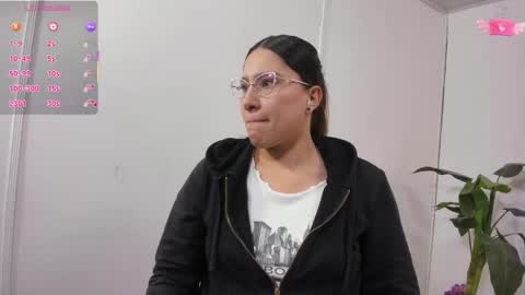 saaya_tay online show from September 17, 2025, 3:08 am