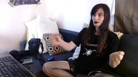 sabinewinters online show from April 9, 2026, 1:16 pm