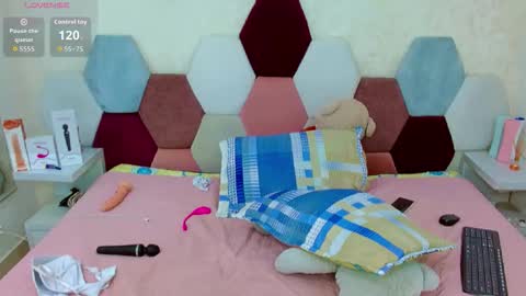 sabriana_smith1 online show from April 12, 2026, 4:01 pm