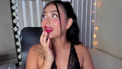 mariana  online show from February 21, 2025, 11:10 pm