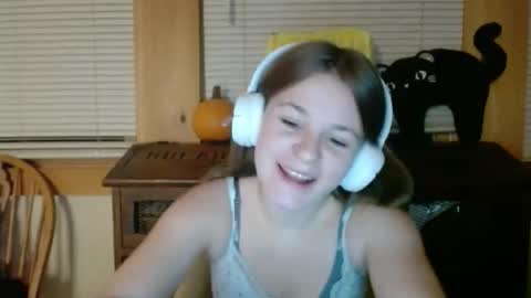 Sabrina online show from November 10, 2025, 4:22 am