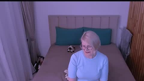 Sabrina MacMarren online show from April 24, 2026, 6:21 pm