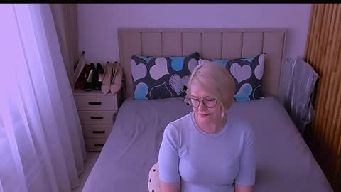 Sabrina MacMarren online show from May 7, 2026, 3:28 pm