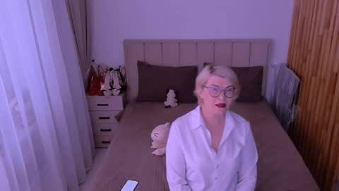 Sabrina MacMarren online show from June 9, 2026, 1:45 pm