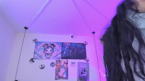 Sabrina  online show from April 6, 2026, 11:22 am