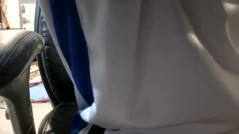 Dee online show from November 21, 2025, 9:52 am