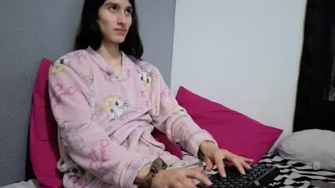 Safiro Queen online show from June 4, 2026, 12:33 pm