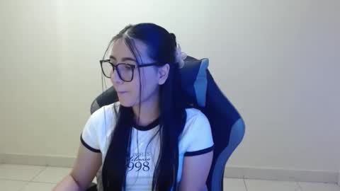 Sahaliefox  online show from December 18, 2025, 8:04 pm