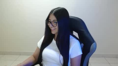 Sahaliefox  online show from April 10, 2026, 10:47 pm