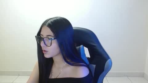 Snapshot of sahaliefox_ chatting on April 17, 2026, 10:24 pm Sahaliefox online show from April 17, 2026, 10:24 pm
