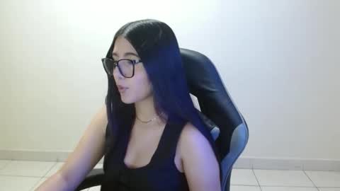 Snapshot of sahaliefox_ chatting on April 20, 2026, 5:05 pm Sahaliefox online show from April 20, 2026, 5:05 pm