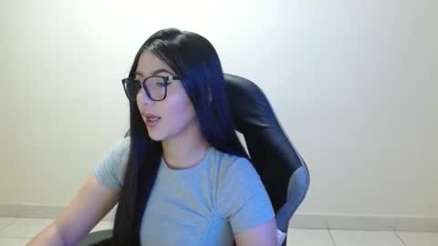 Snapshot of sahaliefox_ chatting on April 23, 2026, 6:10 pm Sahaliefox online show from April 23, 2026, 6:10 pm