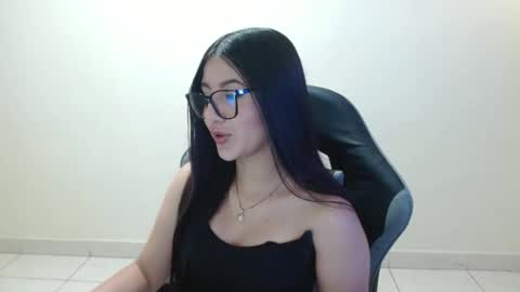 Snapshot of sahaliefox_ chatting on April 25, 2026, 1:52 pm Sahaliefox online show from April 25, 2026, 1:52 pm