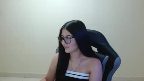 Snapshot of sahaliefox_ chatting on April 27, 2026, 9:46 pm Sahaliefox online show from April 27, 2026, 9:46 pm