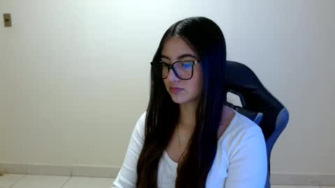 Sahaliefox  online show from June 24, 2026, 12:20 am