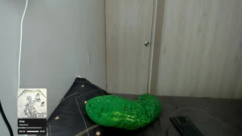 Snapshot of salemqueer_ chatting on April 21, 2026, 8:01 pm Sam online show from April 21, 2026, 8:01 pm