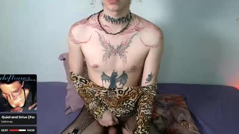 Snapshot of salemqueer_ chatting on April 28, 2026, 8:47 pm Sam online show from April 28, 2026, 8:47 pm