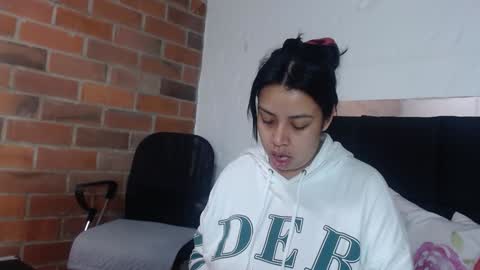 Snapshot of salome__hills chatting on February 7, 2025, 5:40 pm online show from February 7, 2025, 5:40 pm