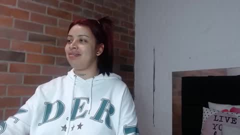 Snapshot of salome__hills chatting on March 7, 2025, 8:55 pm online show from March 7, 2025, 8:55 pm