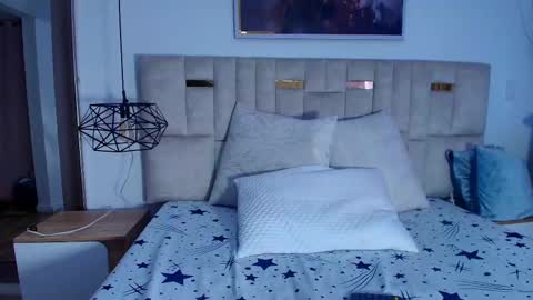 salome_rivas__ online show from December 17, 2025, 12:00 pm