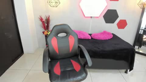 martina online show from January 26, 2025, 4:51 am