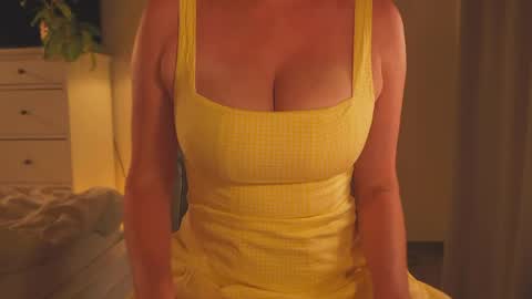 Snapshot of saltedhoney chatting on May 31, 2026, 7:37 pm IsaBella- online show from May 31, 2026, 7:37 pm