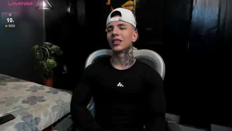 Snapshot of salvatore_damore chatting on April 22, 2026, 5:36 pm SALVATORE online show from April 22, 2026, 5:36 pm