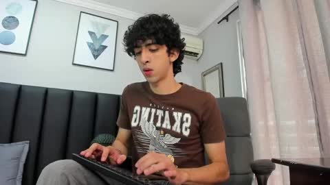 Snapshot of salvatore_monterey chatting on February 18, 2025, 2:59 pm salvatore online show from February 18, 2025, 2:59 pm