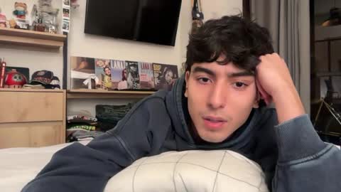 salvatore_montt online show from June 23, 2026, 4:32 am