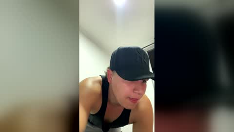 sam544469 online show from May 18, 2026, 4:51 am