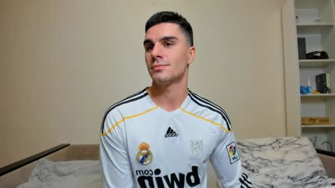 Snapshot of sam_huston18 chatting on December 19, 2024, 10:53 pm BACK IN 2 WEEKS online show from December 19, 2024, 10:53 pm