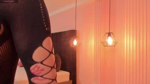 samantha   online show from June 21, 2026, 5:32 am
