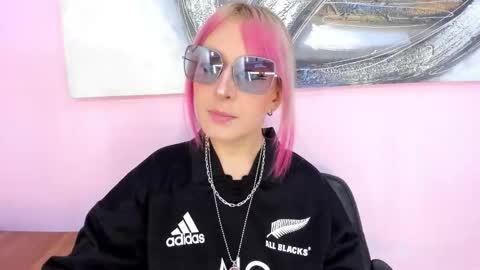 Snapshot of samantafoxx1 chatting on December 18, 2025, 1:17 pm Samanta online show from December 18, 2025, 1:17 pm