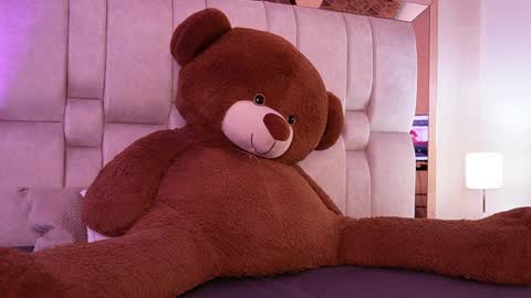 samantavazquez online show from March 30, 2026, 12:06 pm