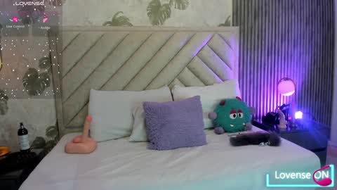 Samantha  online show from February 7, 2025, 4:06 am