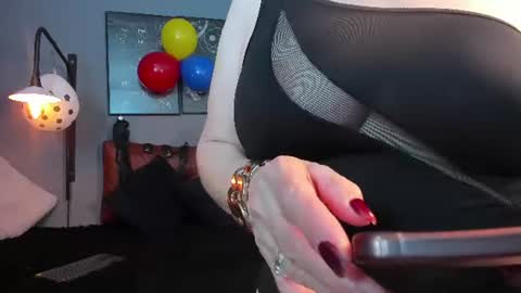 Sam online show from June 18, 2026, 2:23 am