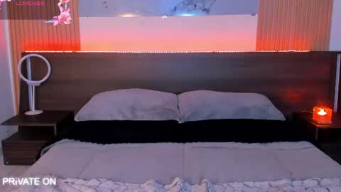 Snapshot of samantha_moons chatting on June 24, 2026, 12:31 am samantha_moons online show from June 24, 2026, 12:31 am