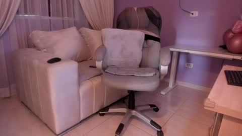 samantha_thompsoon online show from July 27, 2026, 10:39 pm