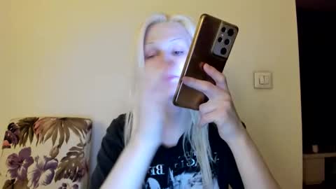 Samantha online show from December 17, 2025, 3:18 pm