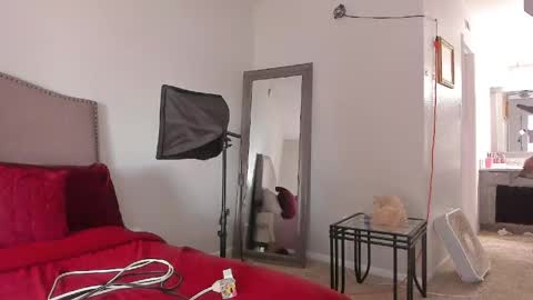 Yaya online show from April 14, 2026, 7:53 pm