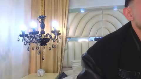 Snapshot of samevans_ chatting on December 18, 2024, 2:17 pm Sam online show from December 18, 2024, 2:17 pm