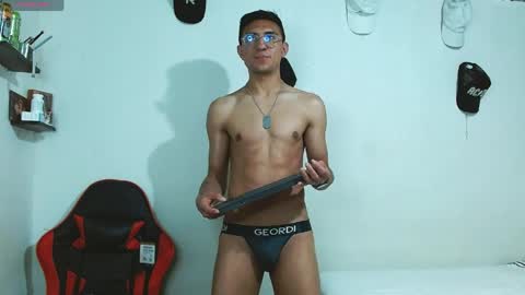 Snapshot of samfox_ chatting on April 29, 2026, 2:37 am SAM online show from April 29, 2026, 2:37 am