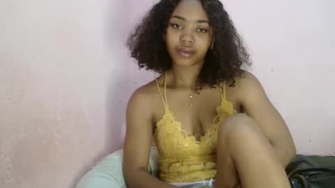 samina2255 online show from September 29, 2025, 8:19 am