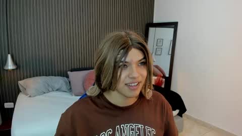 Snapshot of sammybrunette1 chatting on May 4, 2026, 3:13 am Axel online show from May 4, 2026, 3:13 am