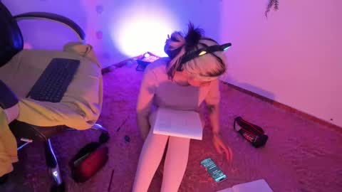   online show from February 10, 2025, 9:04 am