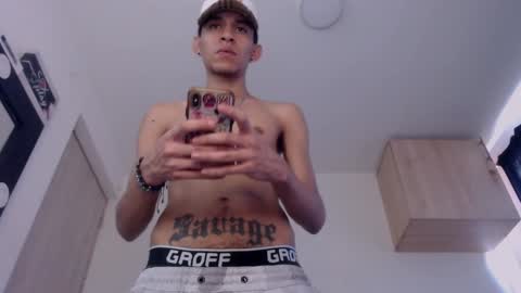 Snapshot of samuel_suarez chatting on December 3, 2024, 7:00 pm online show from December 3, 2024, 7:00 pm